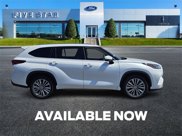 2023 Toyota Highlander Platinum photo 9