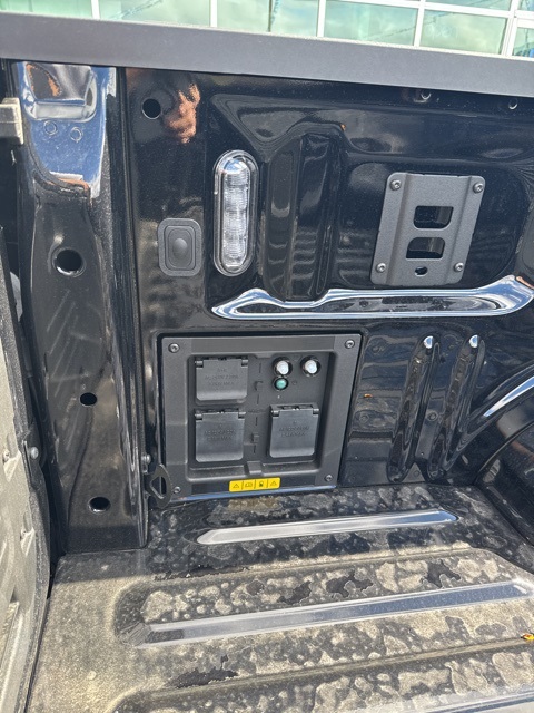 2025 Ford F-150 Lightning Platinum photo 3