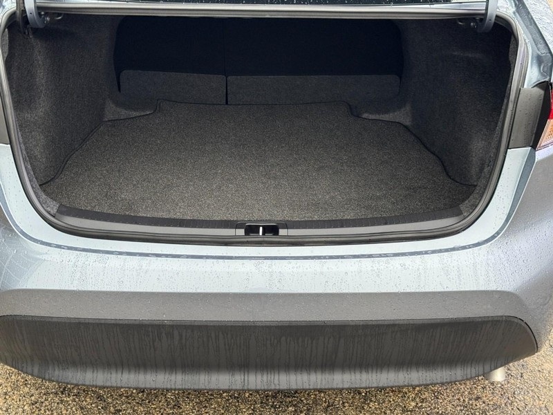 2025 Toyota Corolla LE photo 4