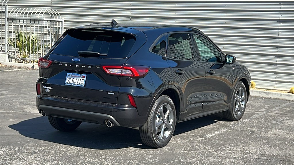 2023 Ford Escape Hybrid ST-Line photo 3