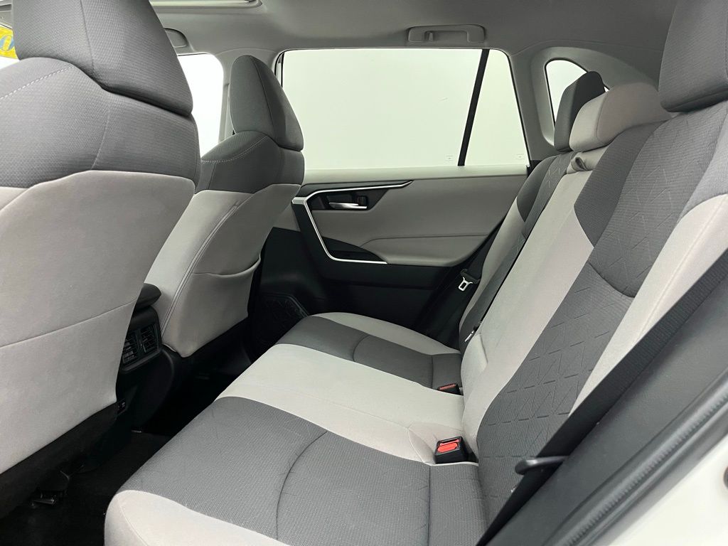 2021 Toyota RAV4 XLE photo 20