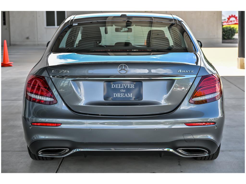 2017 Mercedes Benz E 300 4MATIC photo 7