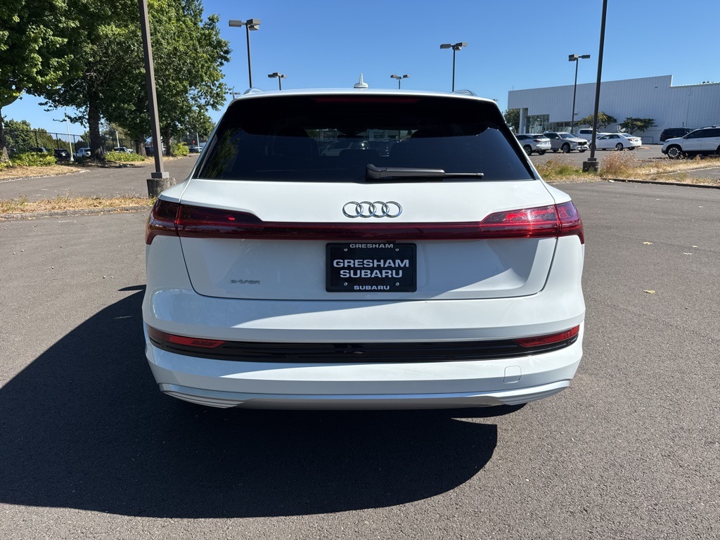 2019 Audi e-tron Premium Plus photo 6