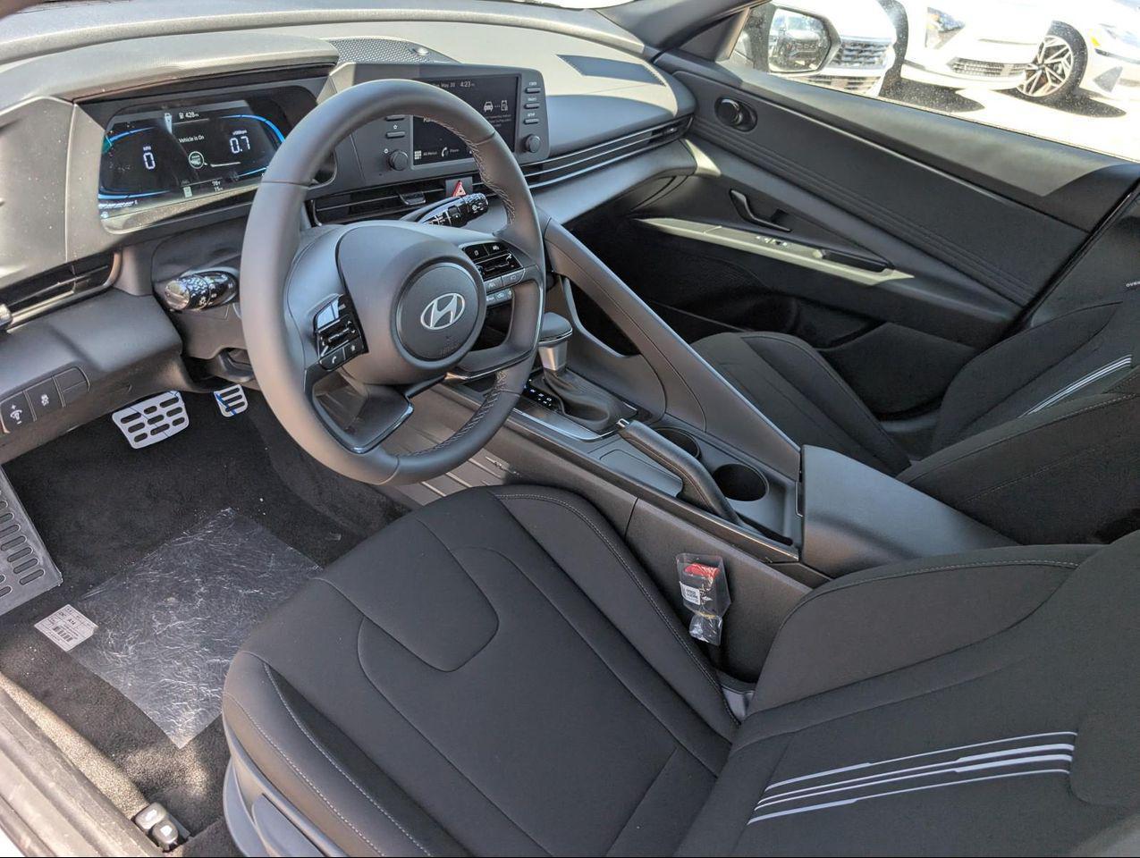 2025 Hyundai Elantra SEL Sport photo 9
