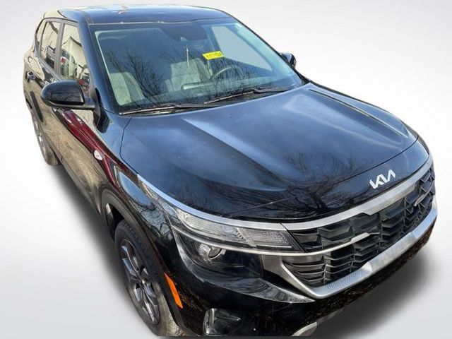 2024 Kia Seltos LX's photo