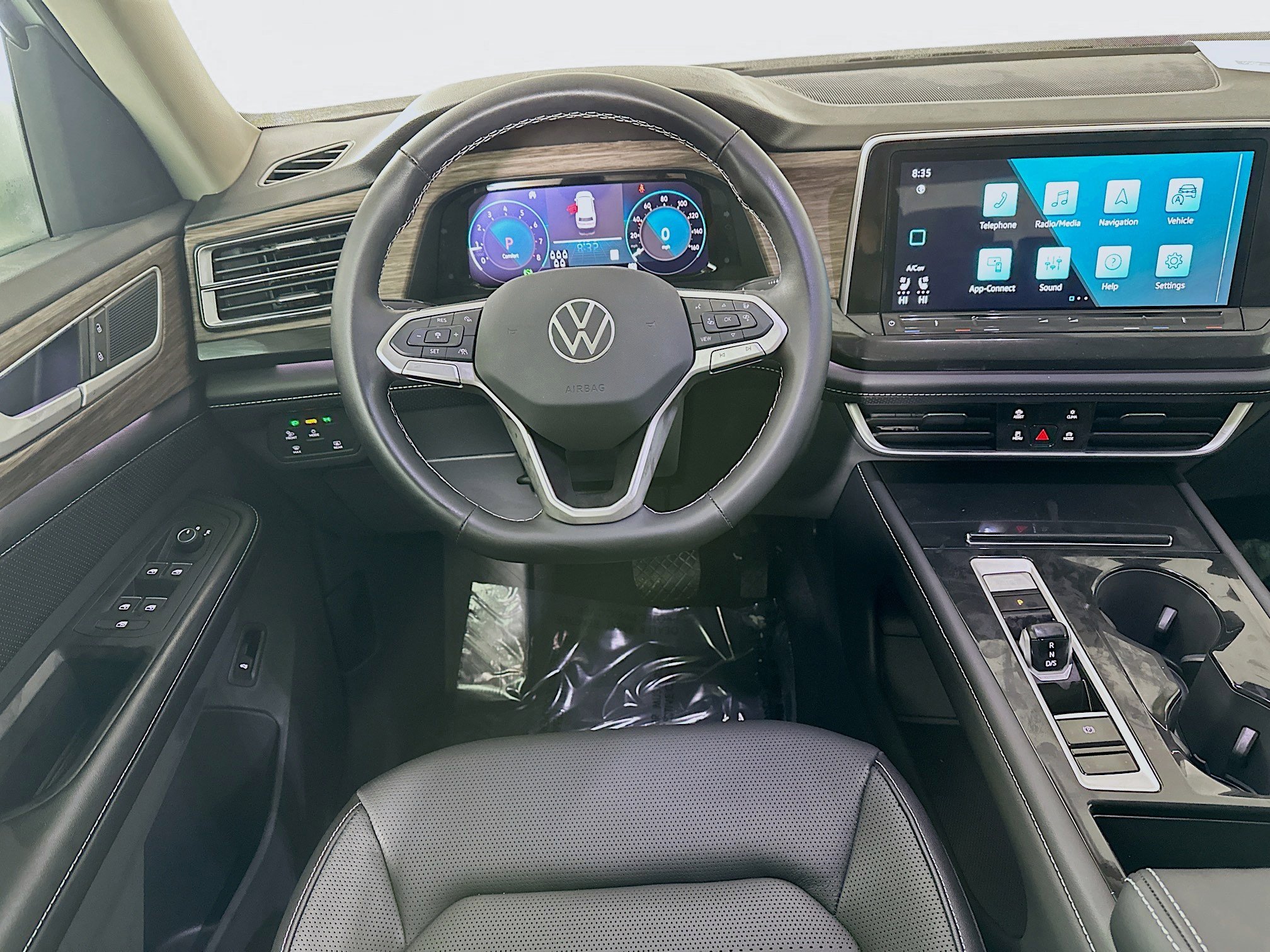 2025 Volkswagen Atlas SEL photo 21