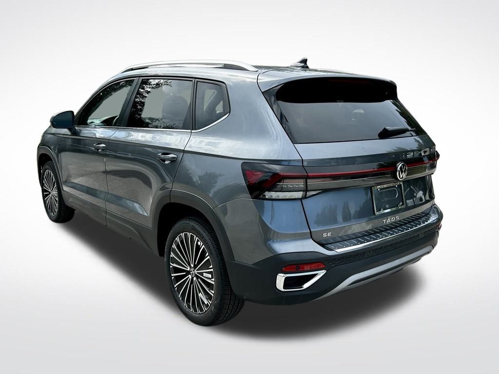 2025 Volkswagen Taos SE photo 3