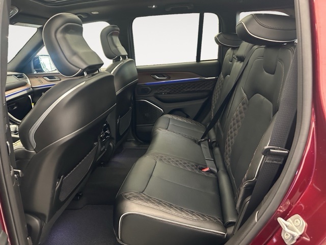 2025 Jeep Grand Cherokee Summit photo 14