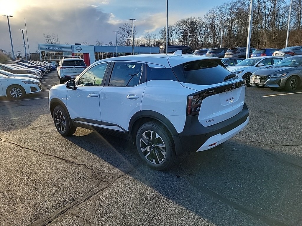 2025 Nissan Kicks SV photo 2