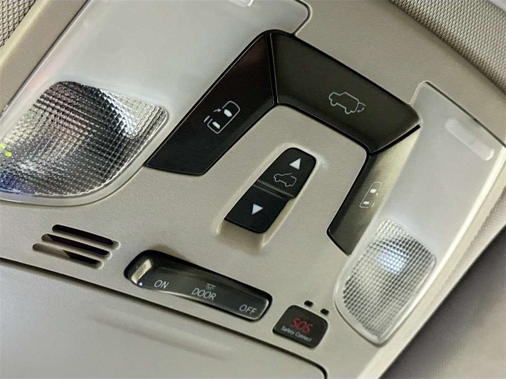 2020 Toyota Sienna XLE photo 33