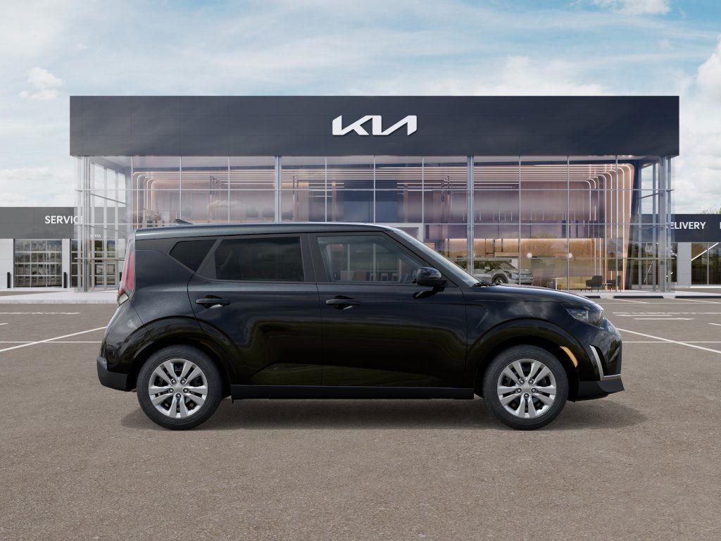 2025 Kia Soul LX photo 7