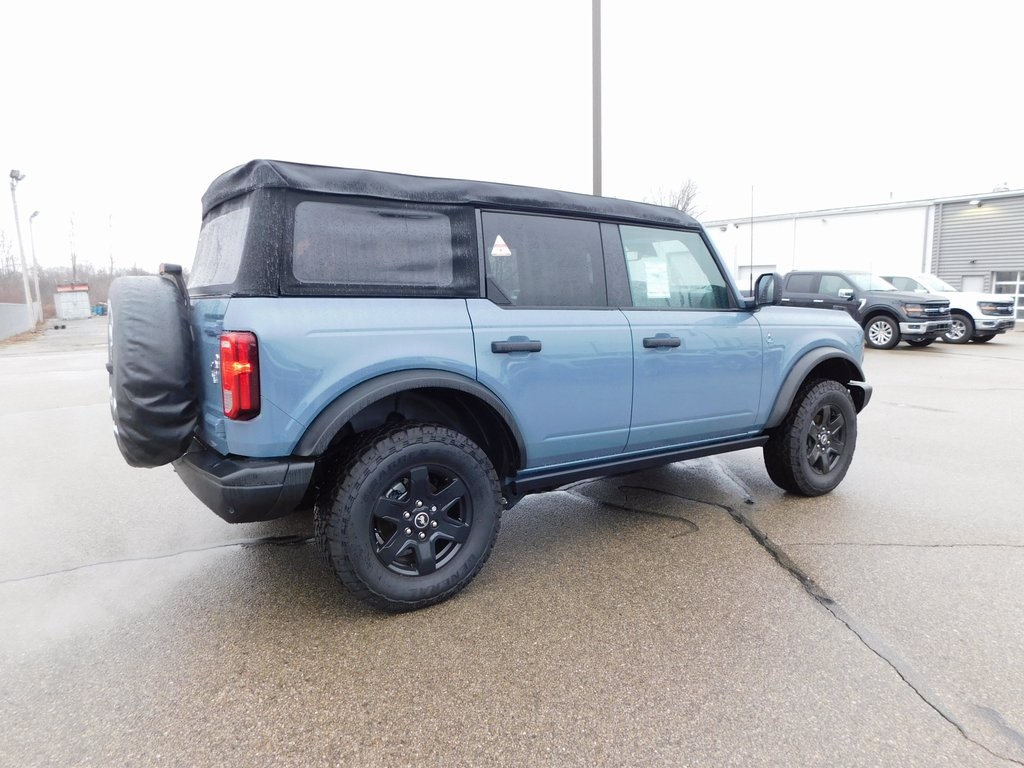 2024 Ford Bronco Black Diamond photo 3