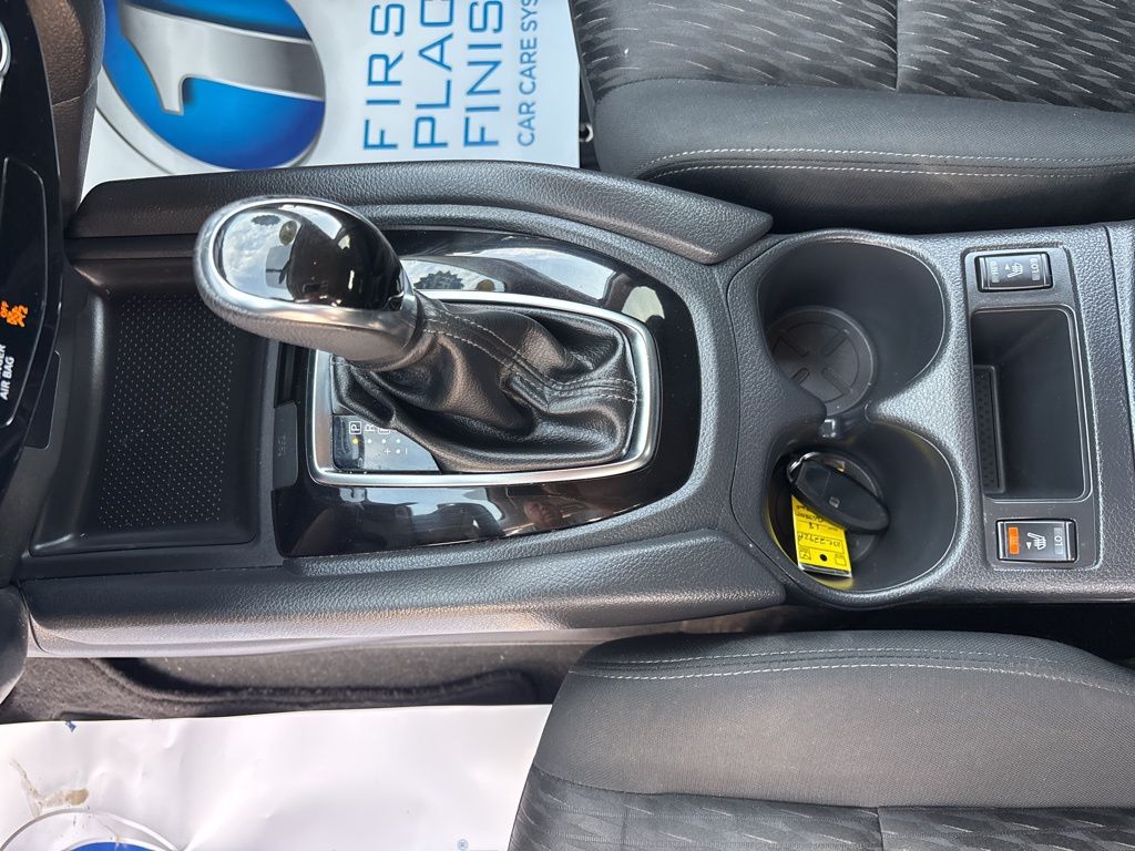2018 Nissan Rogue SV photo 18