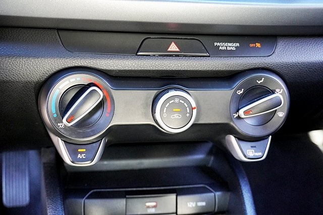 Used 2022 Black Kia S image 25