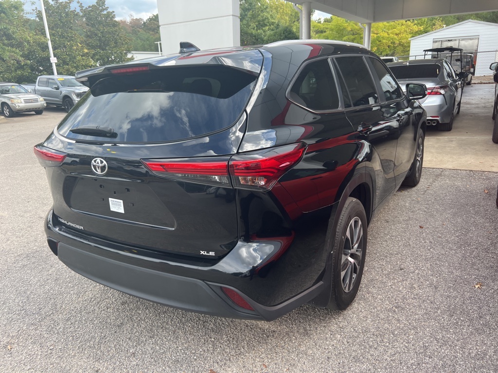 2023 Toyota Highlander XLE photo 3