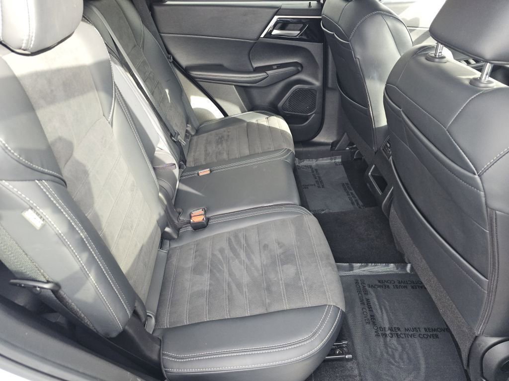 2024 Mitsubishi Outlander SE photo 21