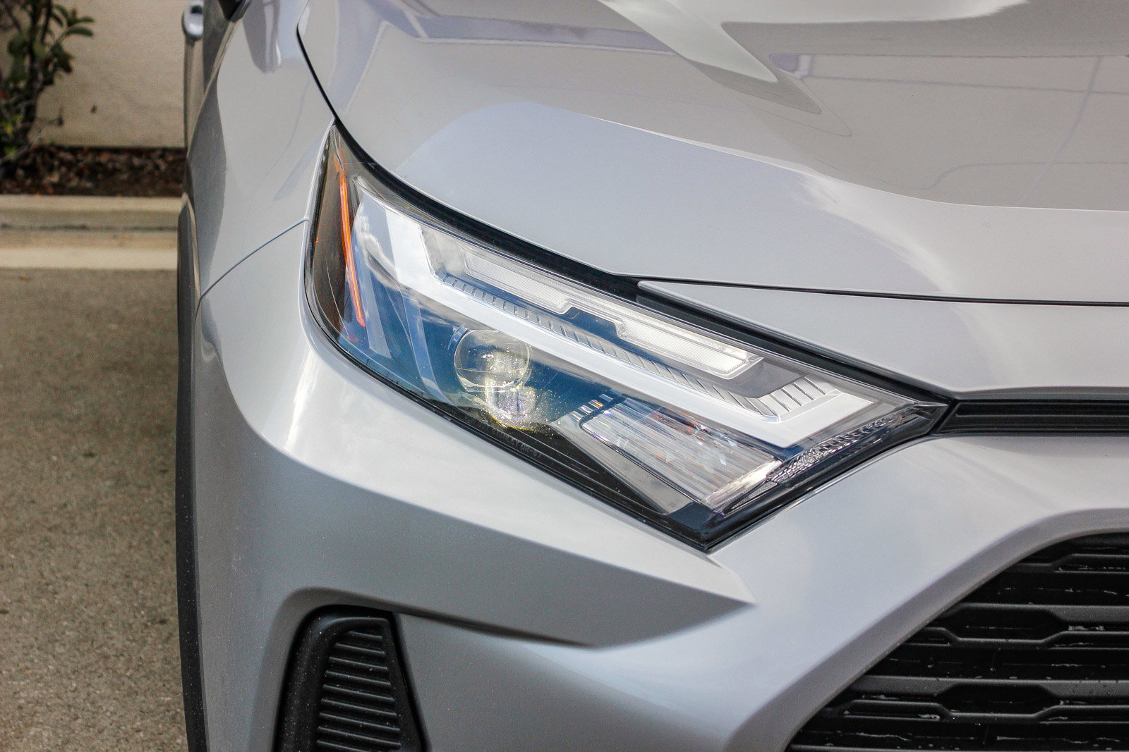 2025 Toyota RAV4 LE photo 2