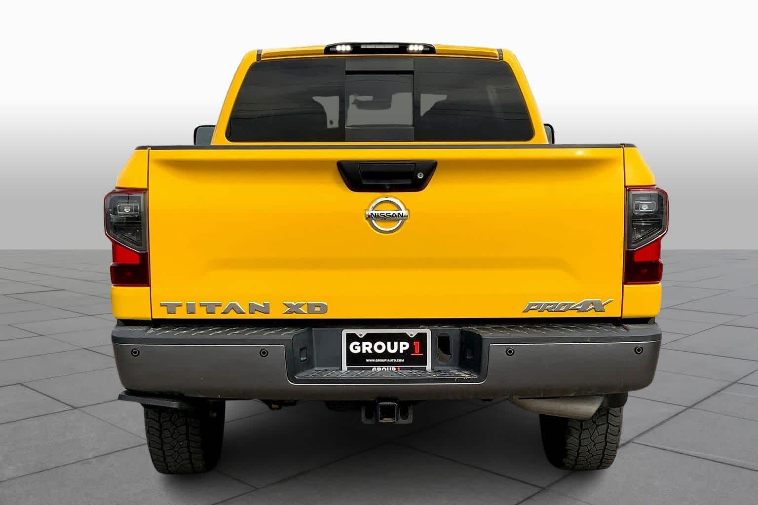 2018 Nissan Titan PRO-4X photo 2