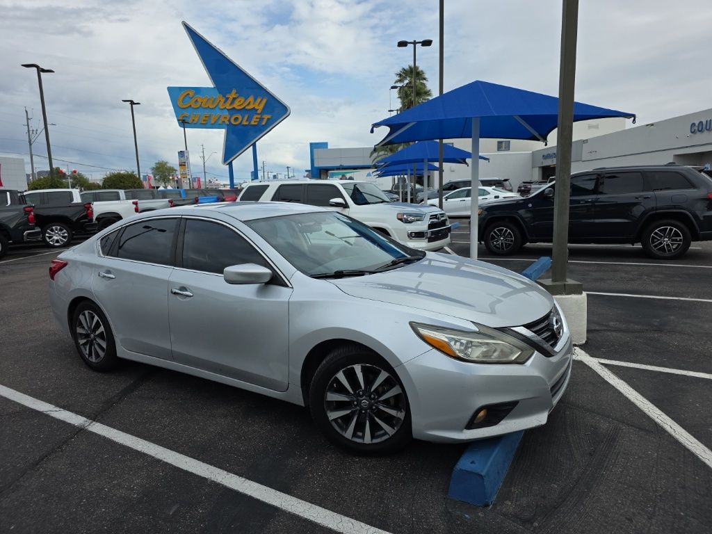 2017 Nissan Altima 2.5 SV photo 2