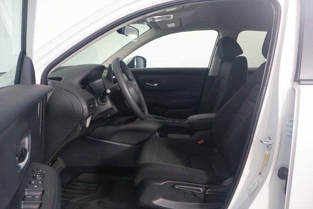 2026 Honda HR-V LX photo 5