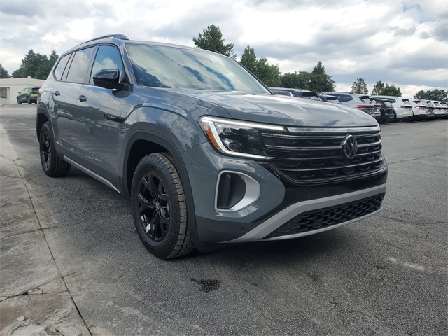2026 Volkswagen Atlas Peak Edition SE photo 3