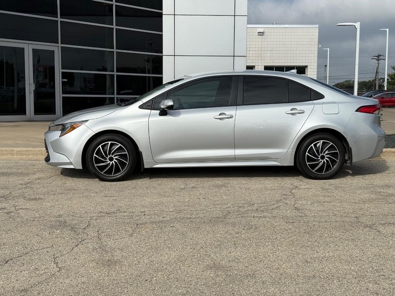 2025 Toyota Corolla LE photo 5