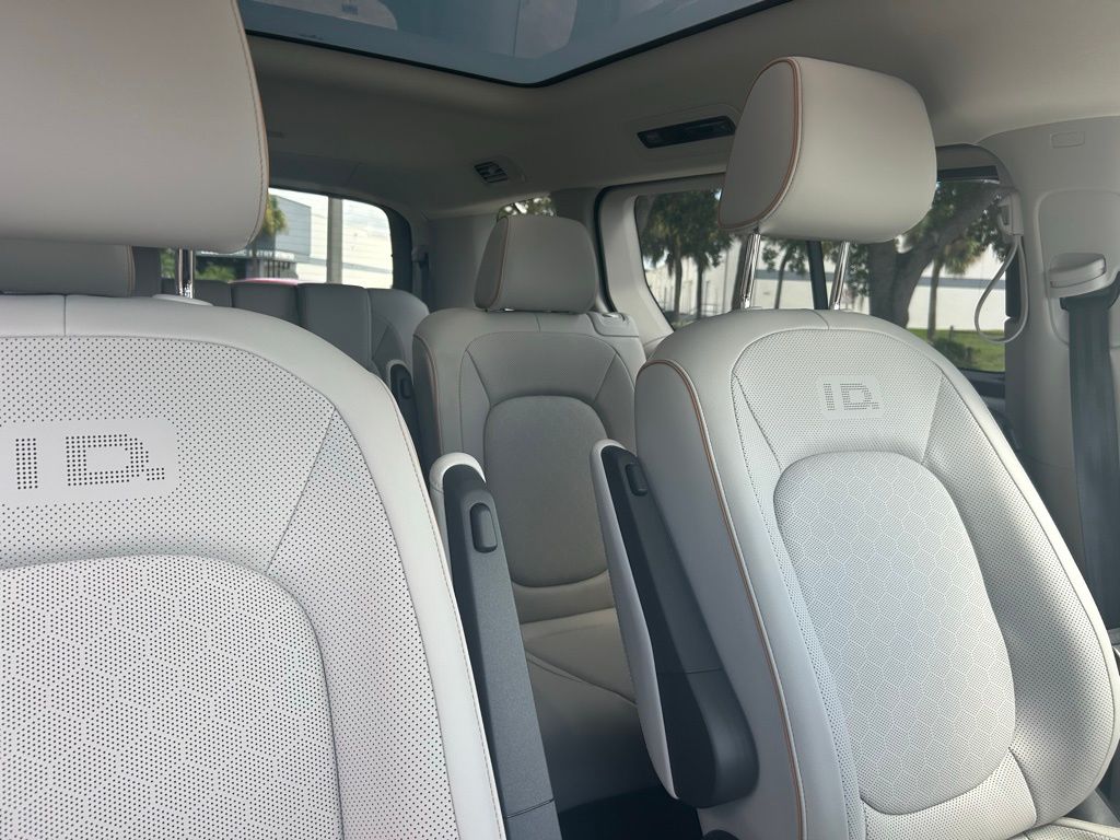 2025 Volkswagen ID. Buzz Pro Plus photo 25