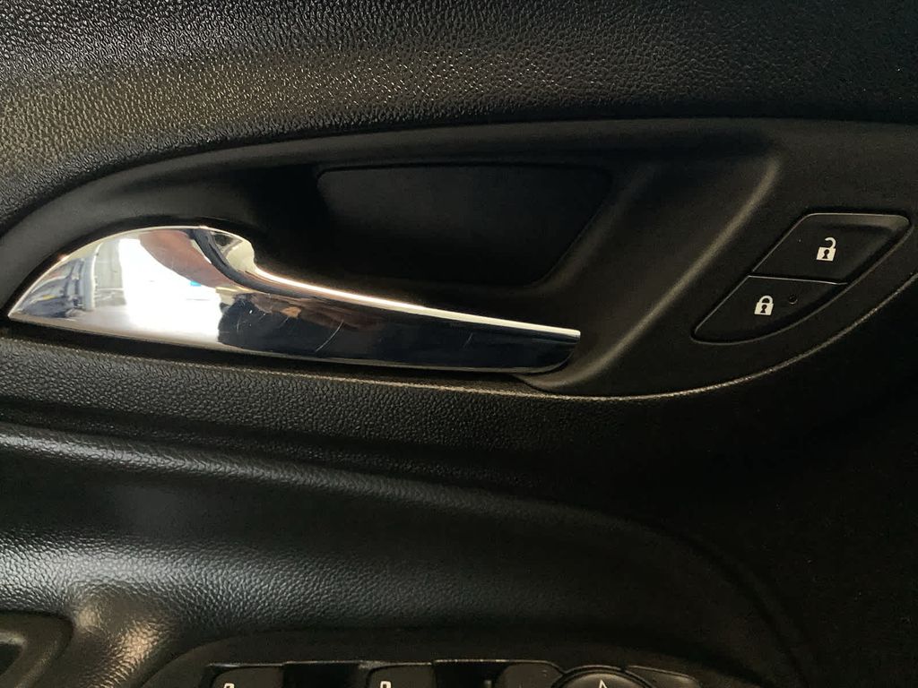 2020 Chevrolet Equinox LT photo 21