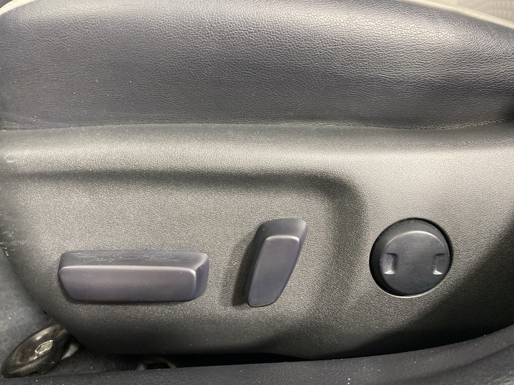 2015 Toyota Camry SE photo 11