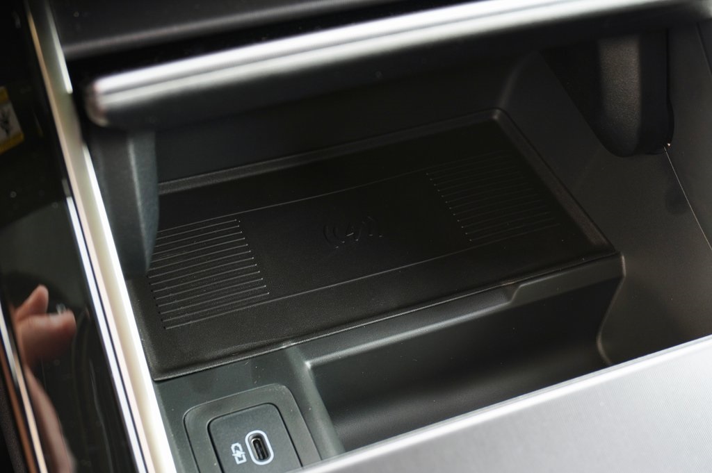 2026 LAND ROVER RANGE ROVER VELAR - Image 25