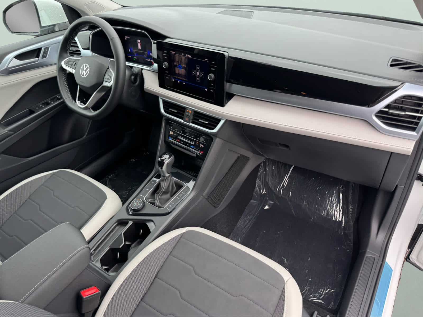 2025 Volkswagen Taos SE photo 45