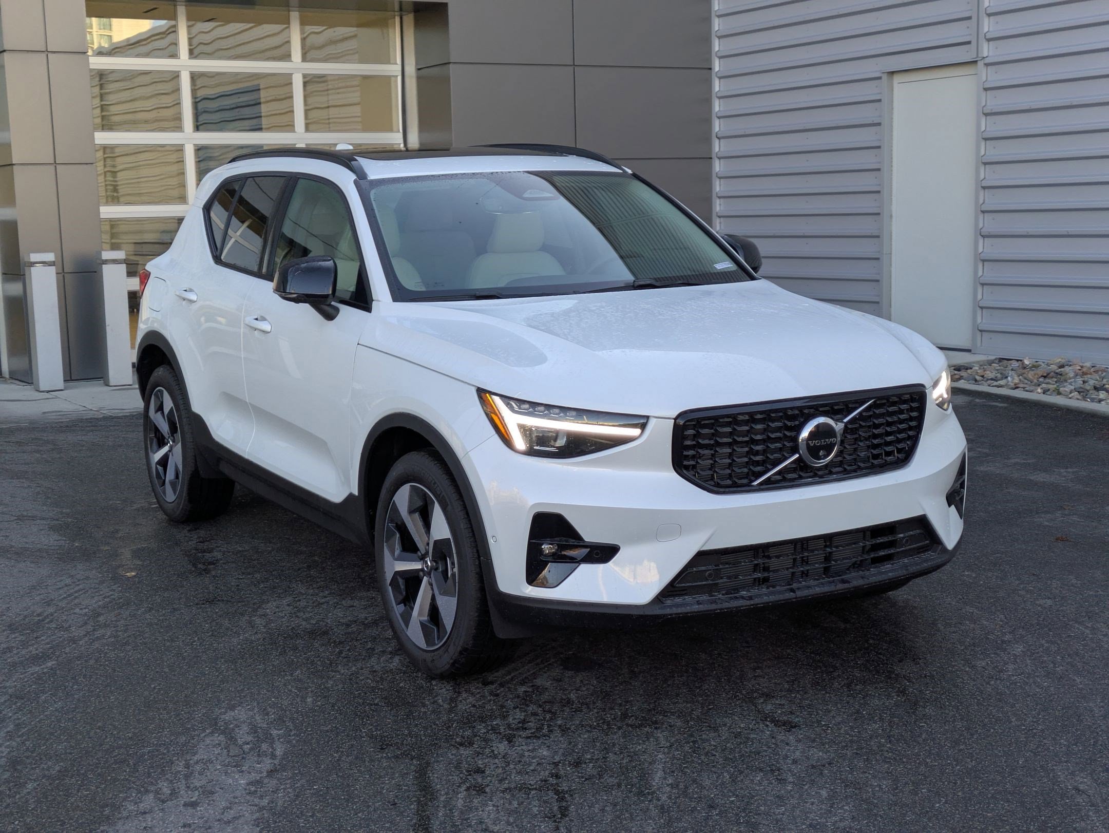 2026 Volvo XC40 Plus's photo