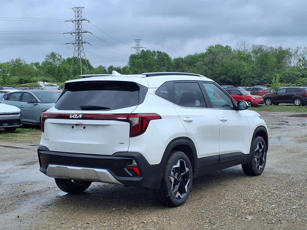 2025 Kia Seltos EX photo 3