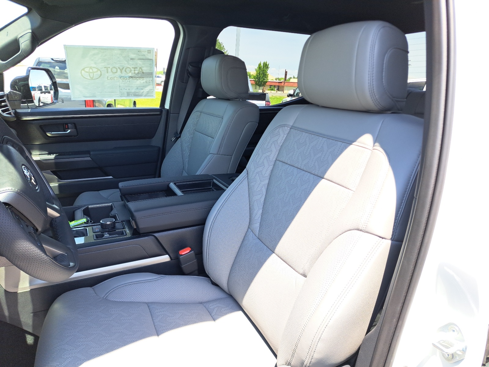 2025 Toyota Tundra SR5 CrewMax photo 17