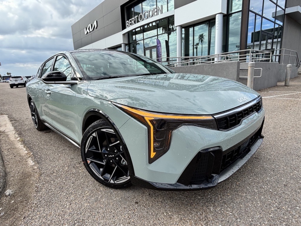 2025 Kia K4 GT-Line's photo