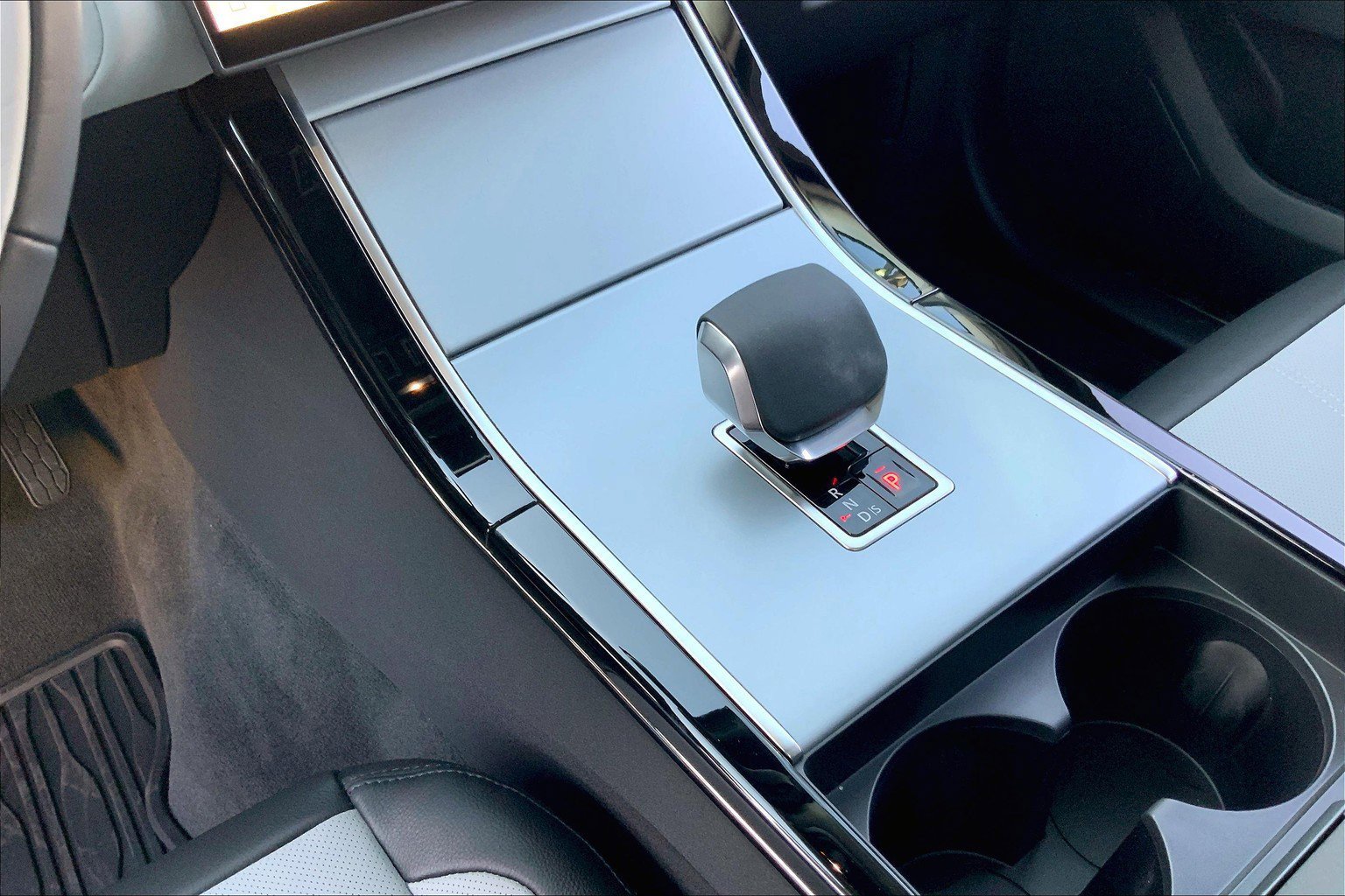 2025 Land Rover Range Rover Velar S photo 5