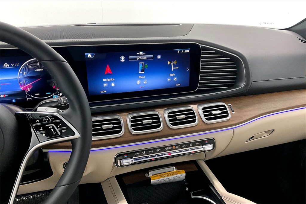 2025 Mercedes Benz GLS 450 4MATIC photo 3