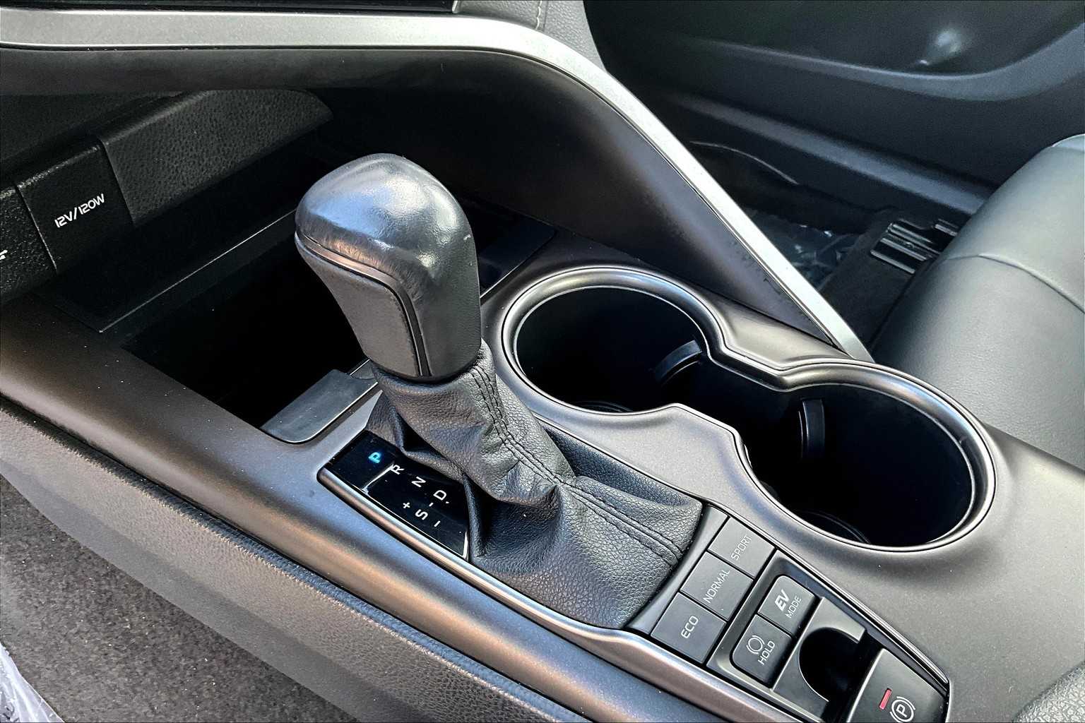 2023 Toyota Camry Hybrid SE photo 14