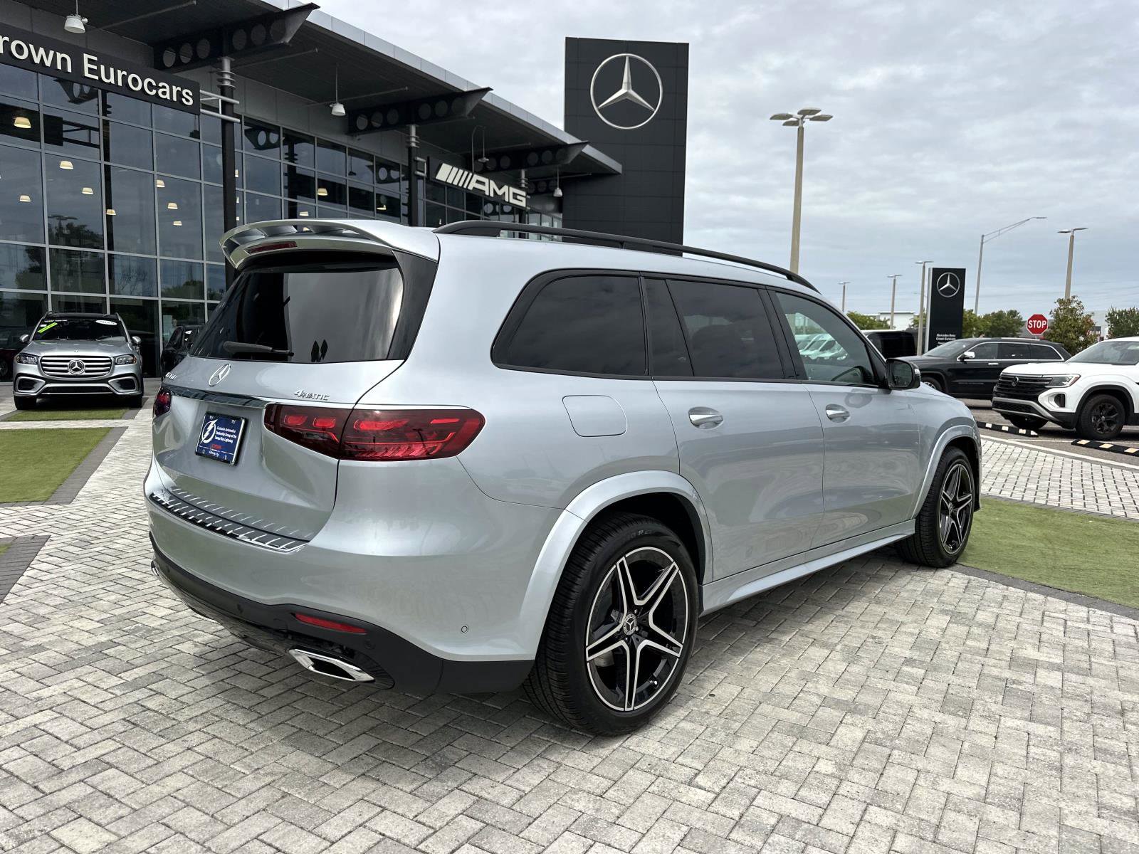 2026 Mercedes Benz GLS 450 4MATIC photo 4