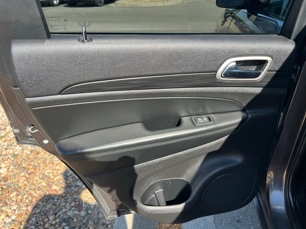 2020 Jeep Grand Cherokee Laredo E photo 16