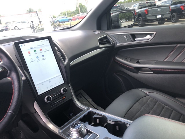 2022 Ford Edge ST photo 15