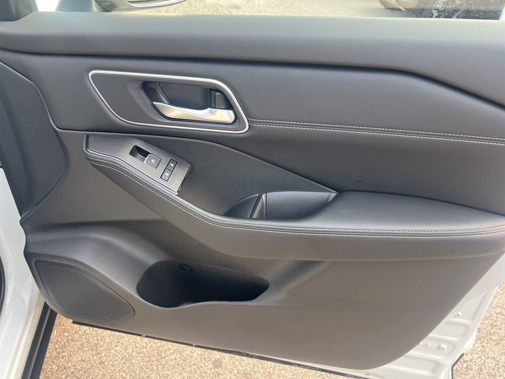 2024 Nissan Rogue Platinum photo 23