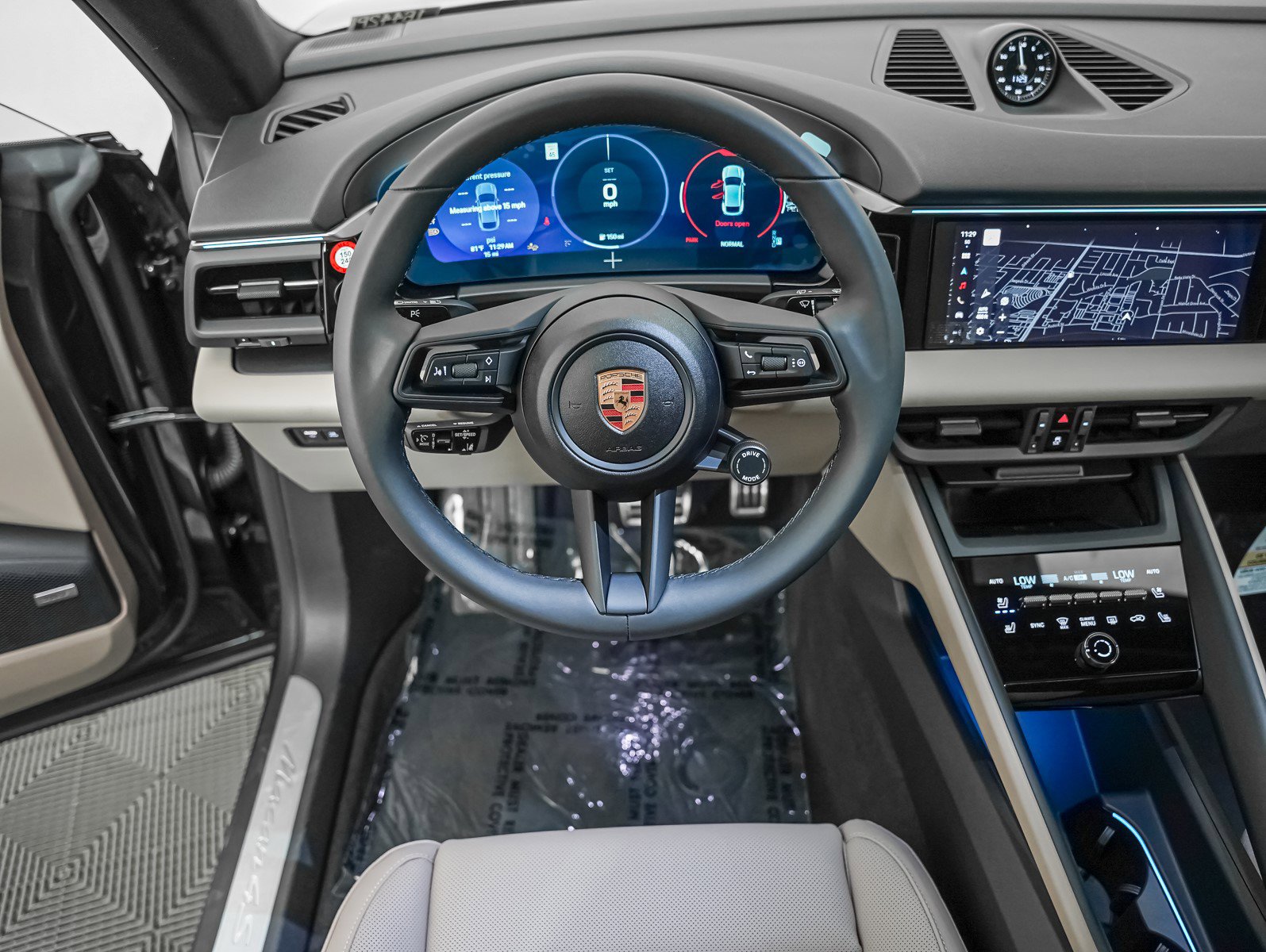 2025 Porsche Macan Electric photo 15
