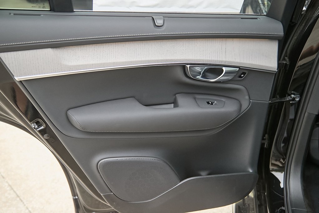 2025 VOLVO XC90 - Image 18