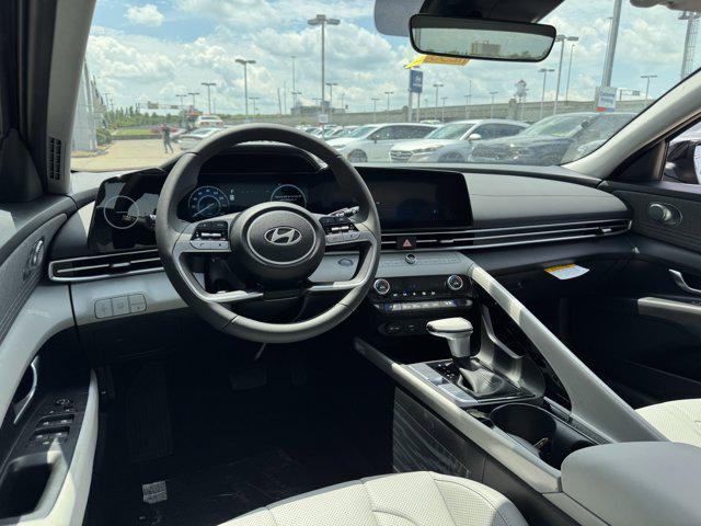 2025 Hyundai Elantra Hybrid Limited photo 24