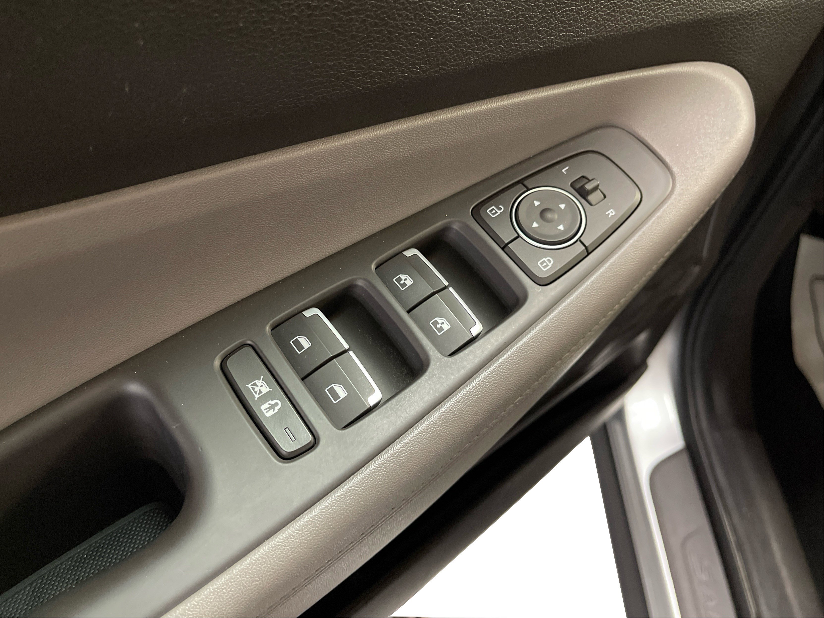 2020 Hyundai Santa Fe SEL photo 16