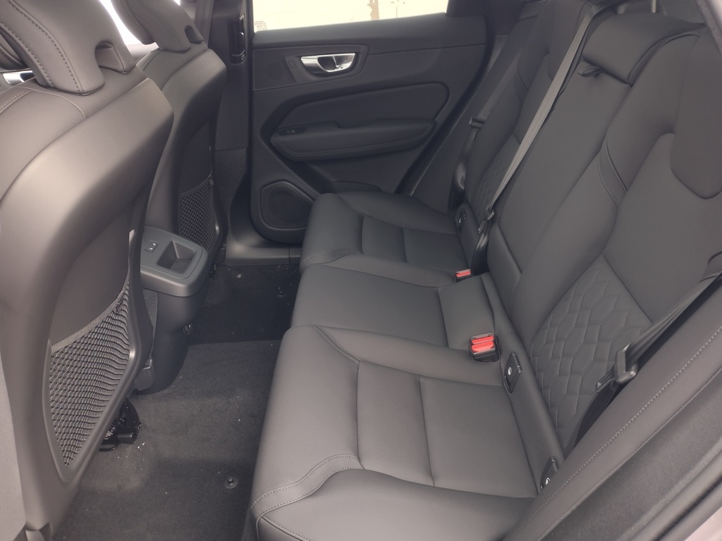 2026 VOLVO XC60 - Image 19