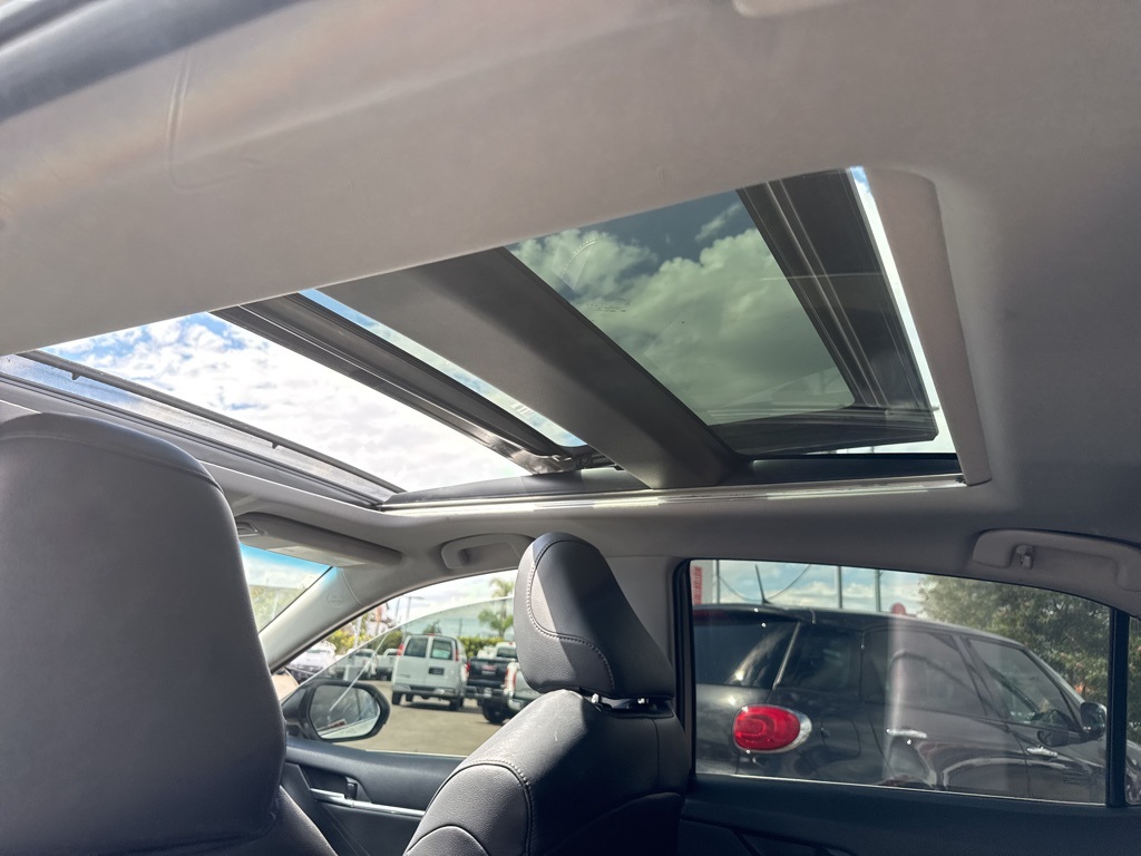 2018 Toyota Camry XLE photo 14