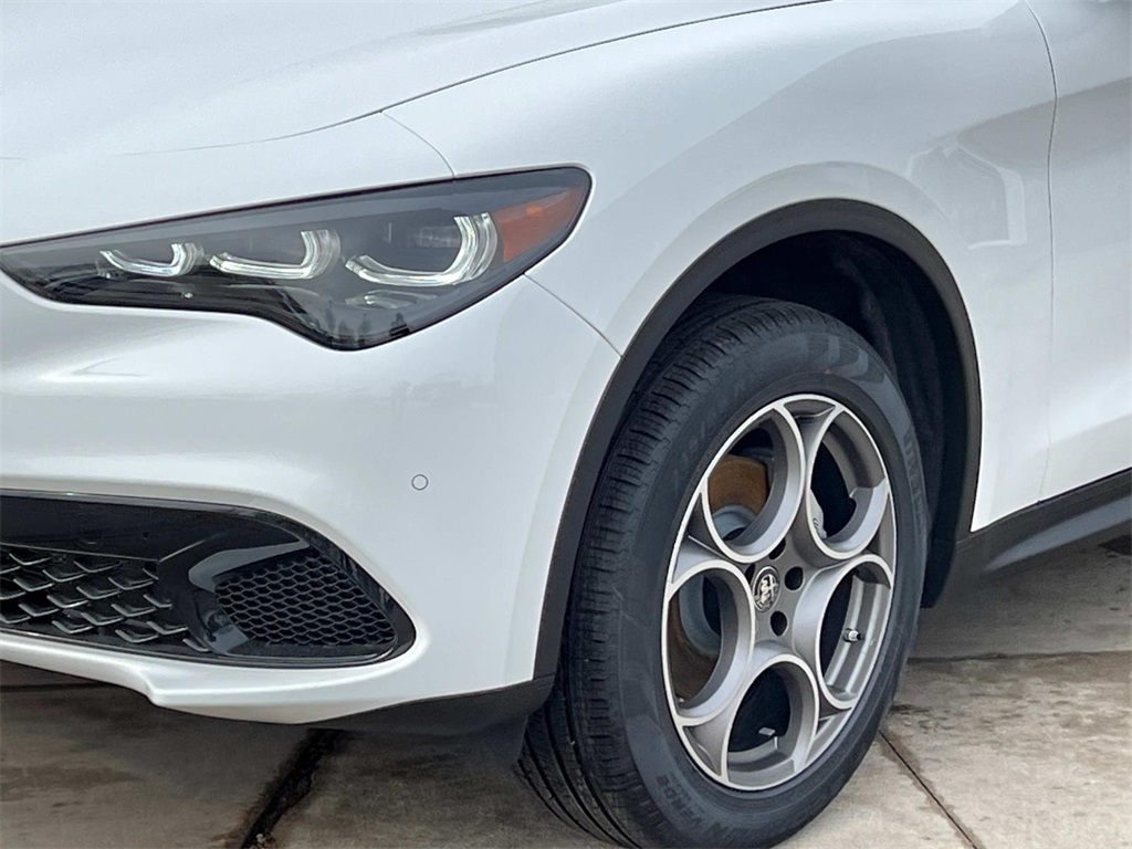 2025 Alfa Romeo Stelvio Sprint photo 8