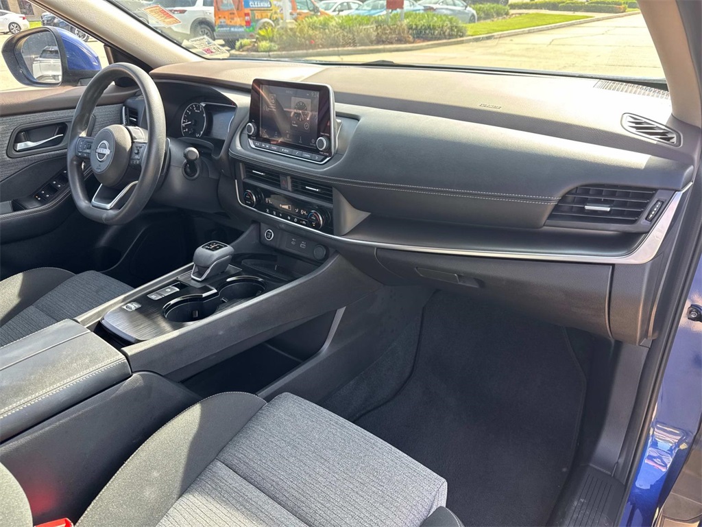 2023 Nissan Rogue SV photo 11
